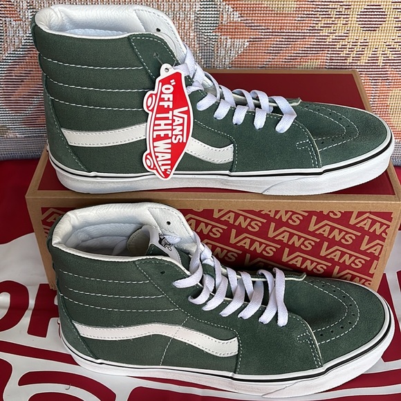 Vans Sk8-Hi
Color Theory Duck Green
VNOA7Q5NYQW
Men’s sneakers - Picture 4 of 16